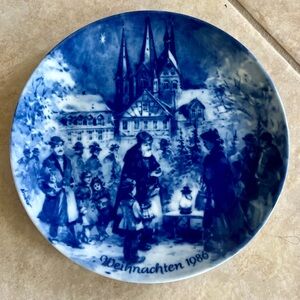Berlin Design Christmas plate ~Weihnachten1986 ~ blue and white ~ West Germany